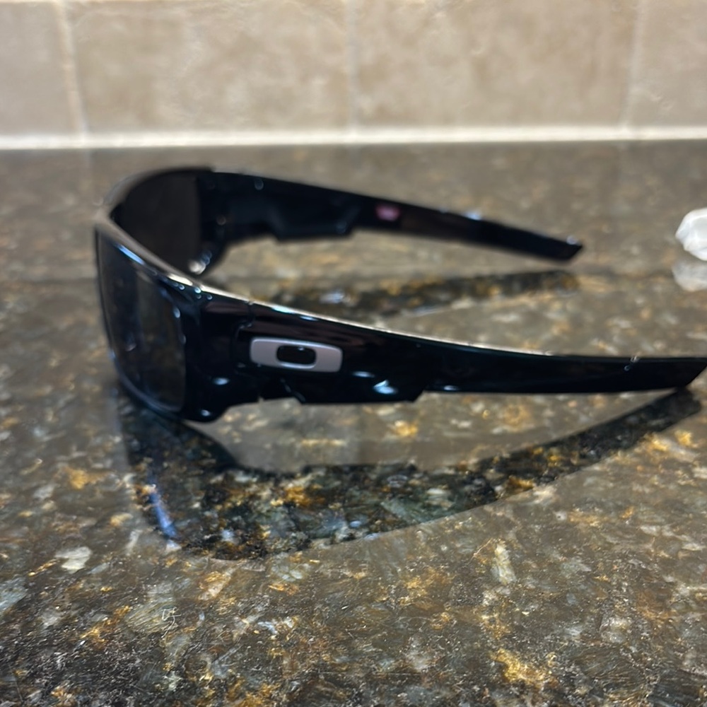 Oakley Black Performance Sunglasses with Wrap-Around Design - Picture 2 of 3